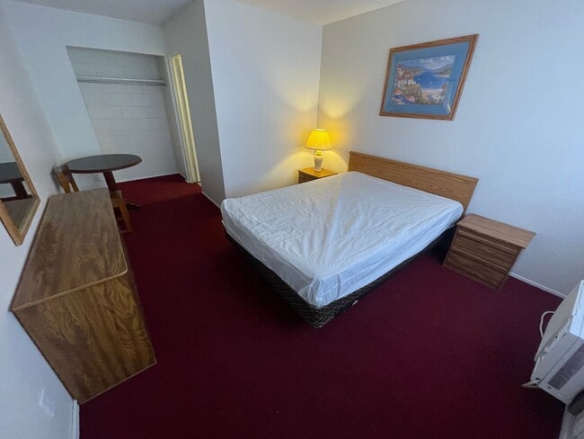 Building Photo - Studio Apartment on Las Vegas Strip - Close to all of the Excitement & More!!