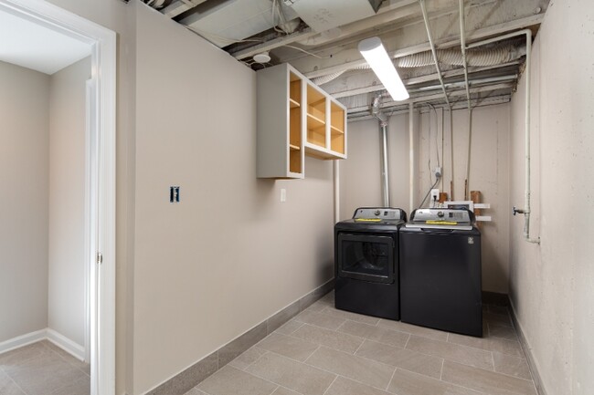 Building Photo - 2924 Piney Grove Ct
