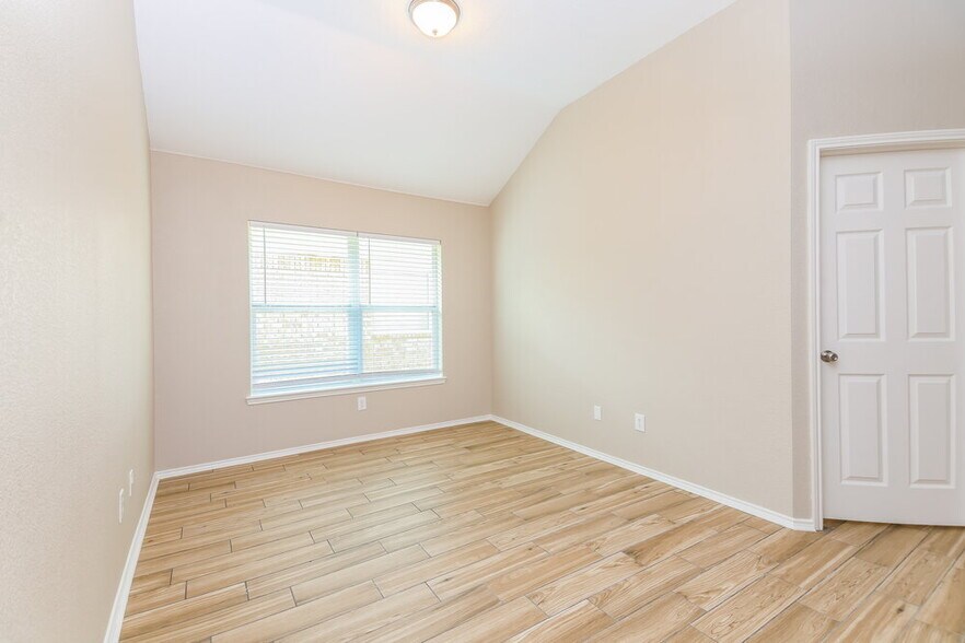 Building Photo - 709 Fireberry Dr