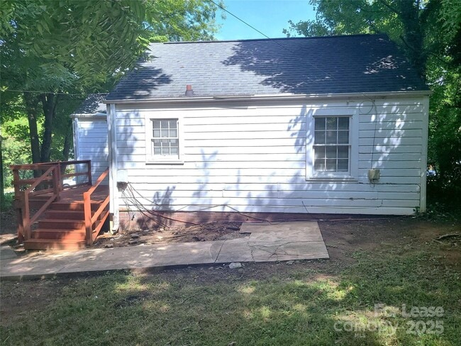 Building Photo - 1809 Merriman Ave