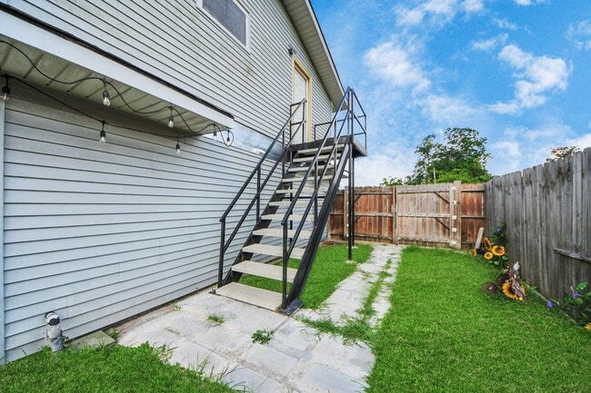 Building Photo - 5747 Turtle Creek Rd