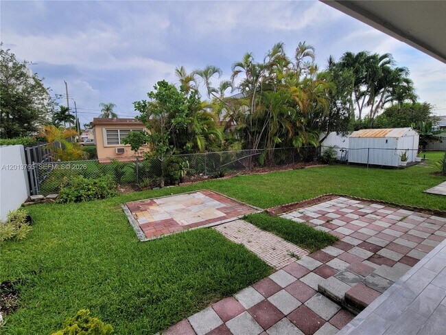 Building Photo - 3425 SW 89th Ave