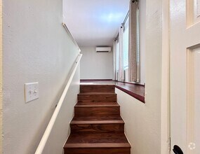 Building Photo - Large 3 Bed, 2 Bath, Sanctuary!