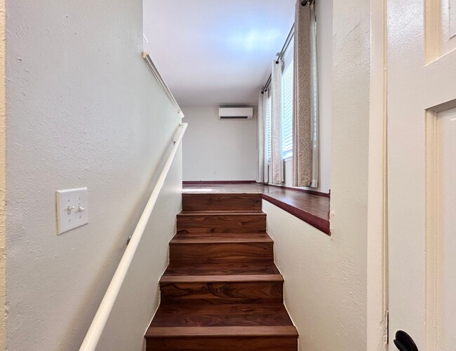 Primary Photo - Large 3 Bed, 2 Bath, Sanctuary!