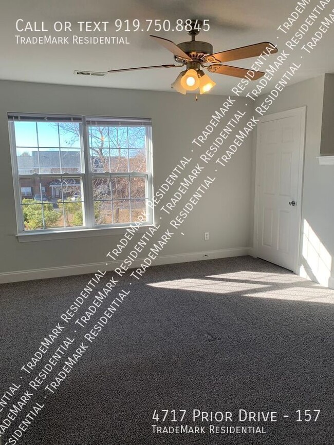 Building Photo - 2 Bedroom 1.5 Bath Townhome in Pleasant Gr...