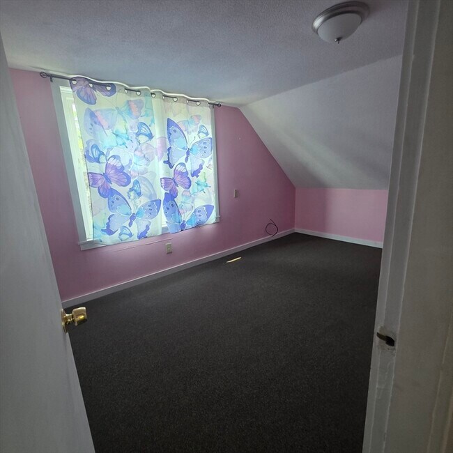 Building Photo - 24 Quartus St