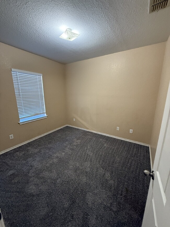 Building Photo - 1245 Redman Ave