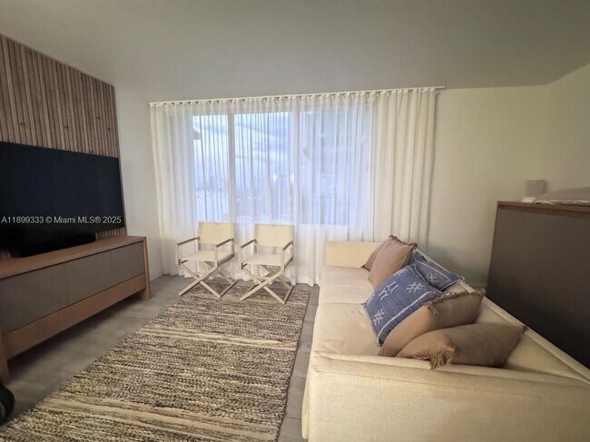 Building Photo - 1000 West Ave