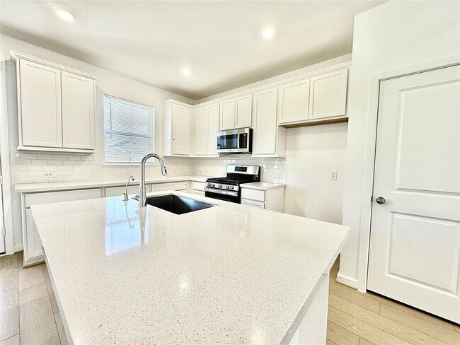 Building Photo - 21823 White Stone Creek Dr