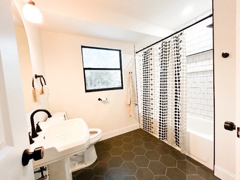 Building Photo - 417 66th Ave S