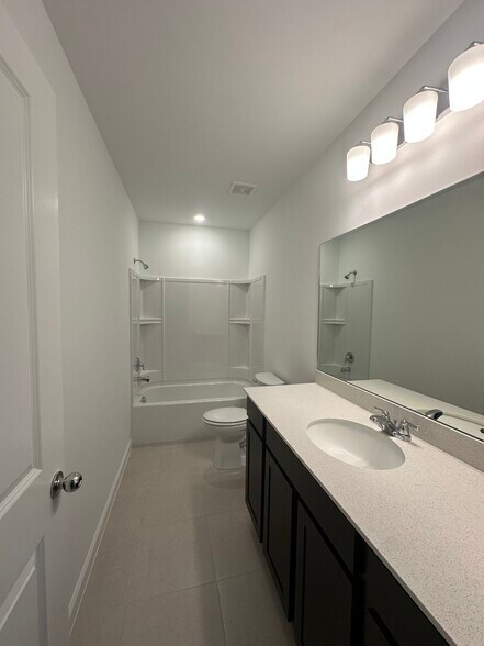 2nd bathroom - 27865 Solis Grande Dr