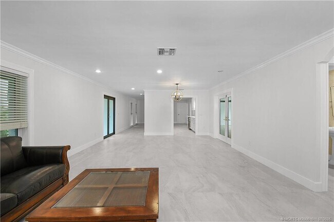 Building Photo - 4 Copaire Rd
