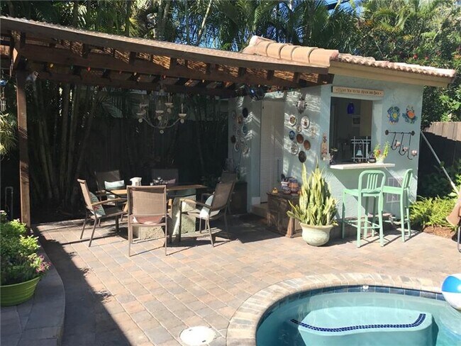 Building Photo - 1334 NE 16th Ave