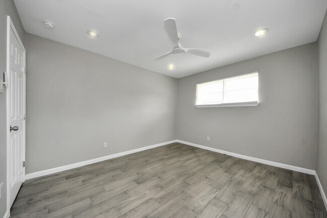 Building Photo - 5435 Pardee St