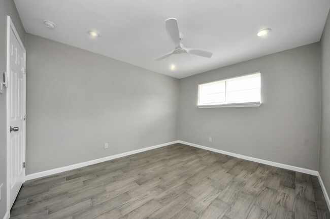 Building Photo - 5441 Minden St