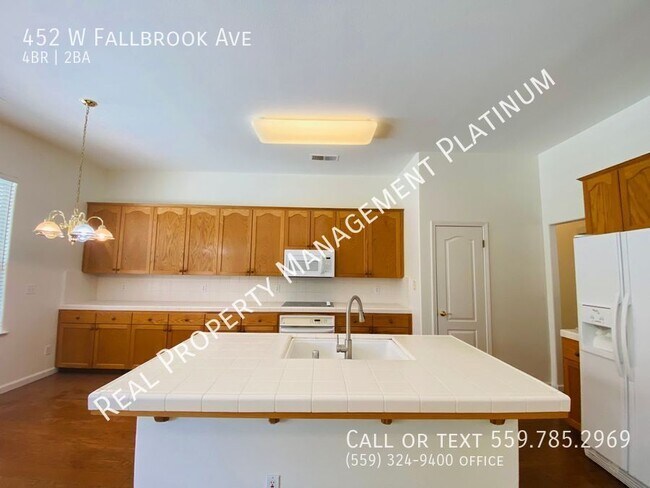 Building Photo - 452 W Fallbrook Ave