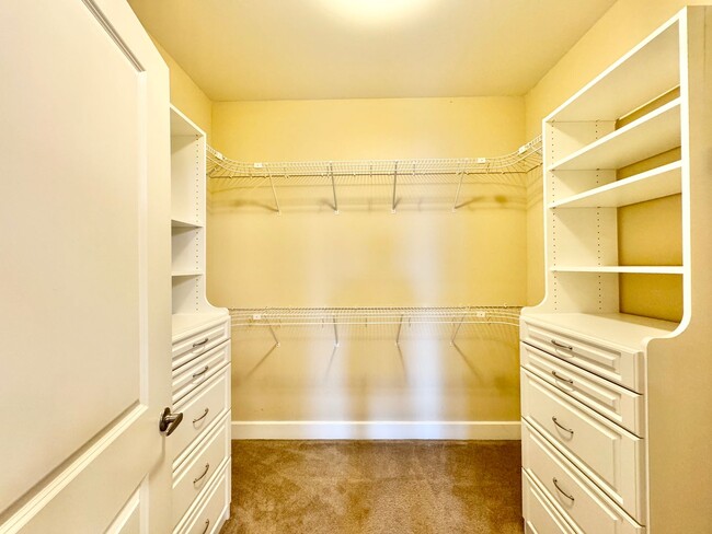 Building Photo - 2 Bedroom in Winstead Commons! Convenient to Lawndale Dr, Battleground Ave, and More!
