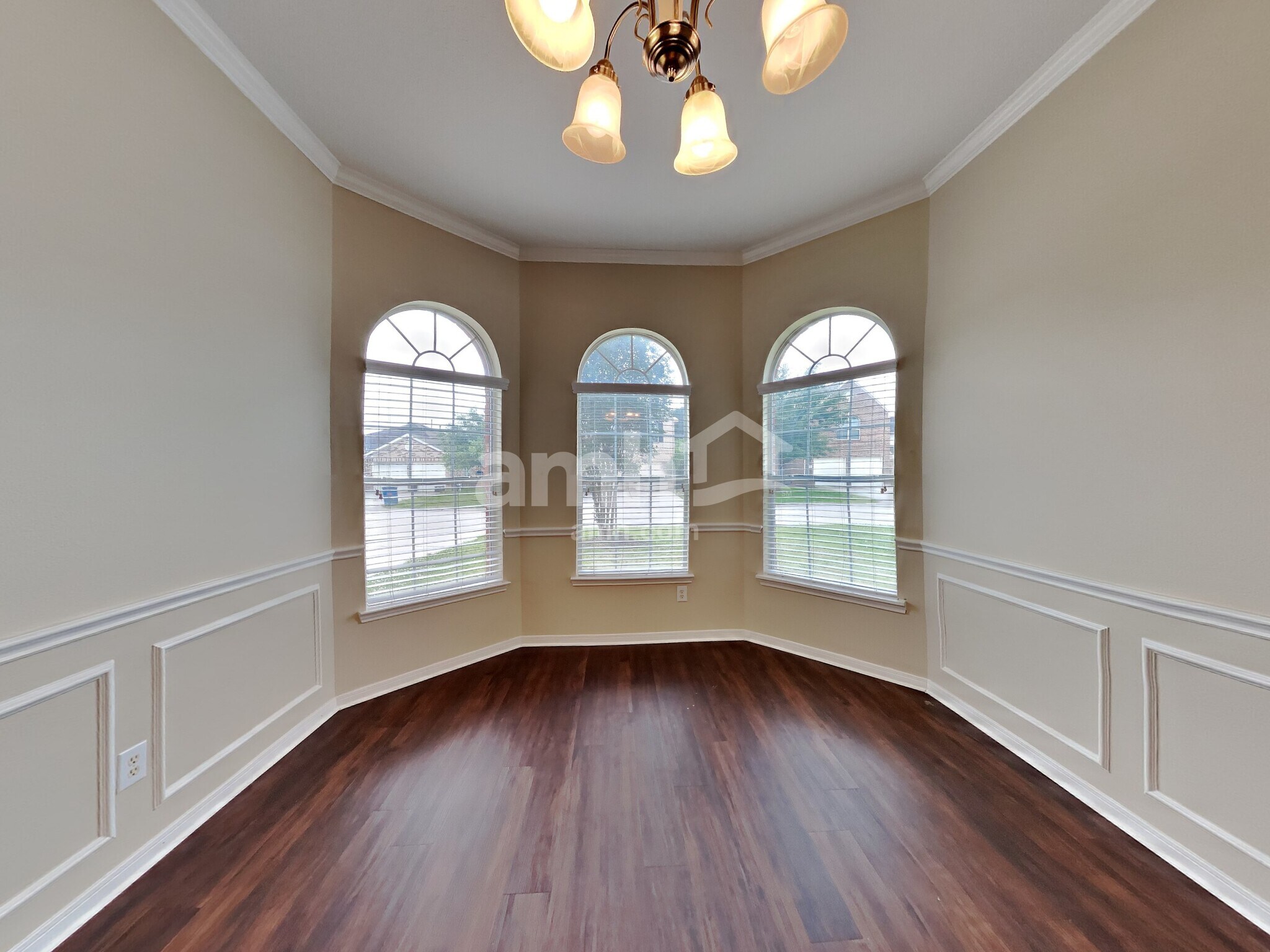 Building Photo - 439 Pinewood Ridge Dr