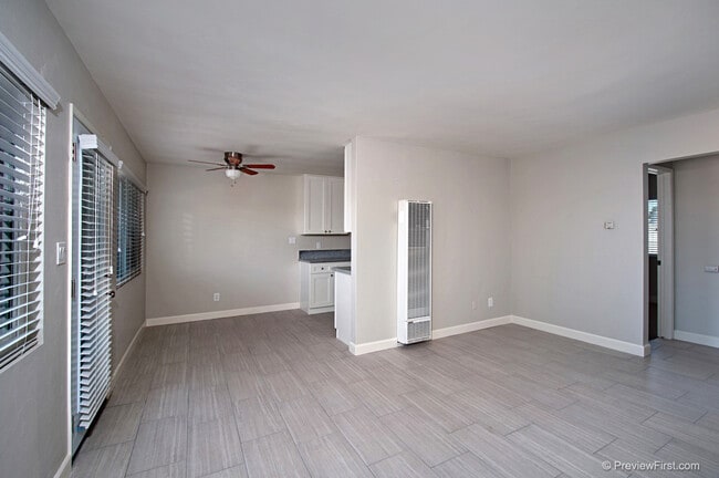 Building Photo - Talmadge 1 bedroom beauty!!  4459 1/2 52nd...