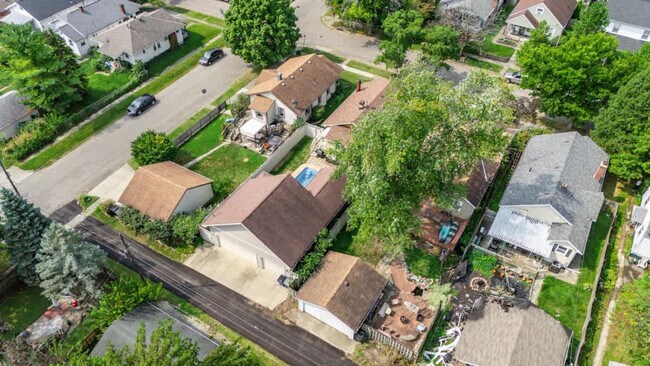 Building Photo - 2850 Hazel Ave