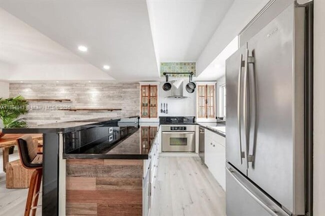 Building Photo - 100 Jefferson Ave