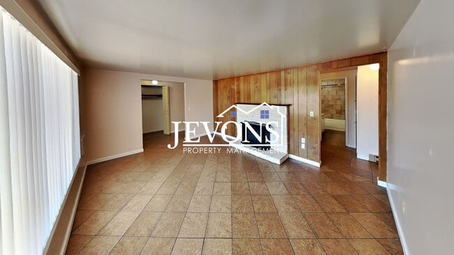 Building Photo - 210 S 40th Ave