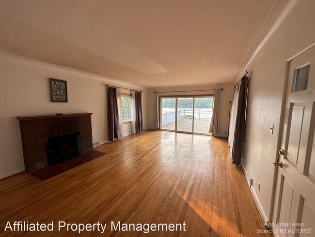 Building Photo - 3 br, 2 bath House - 3330 Lexington Rd