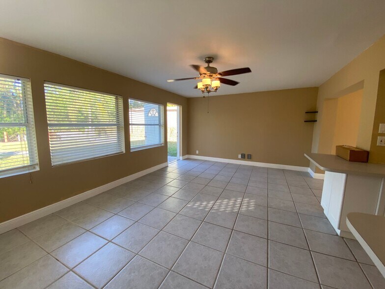 Building Photo - 3/2 Move In Ready
