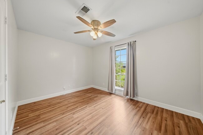 Building Photo - 10658 Northbrook Dr