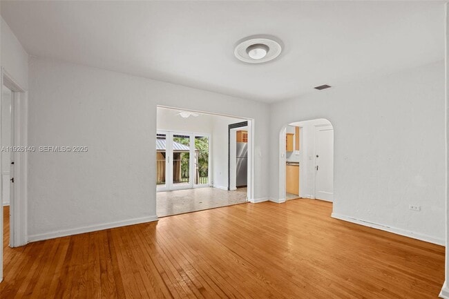 Building Photo - 410 Minorca Ave