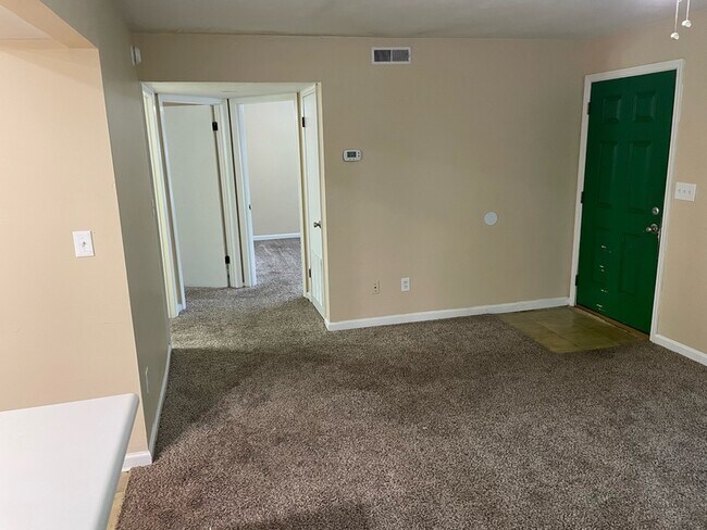 Building Photo - 2348 Horne Ave