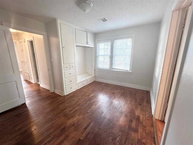 Building Photo - 4605 N Hammond Ave