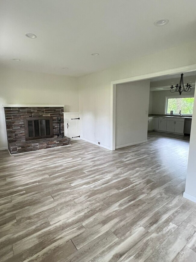 Building Photo - Updated Home in a Rural Setting - Pittsburgh