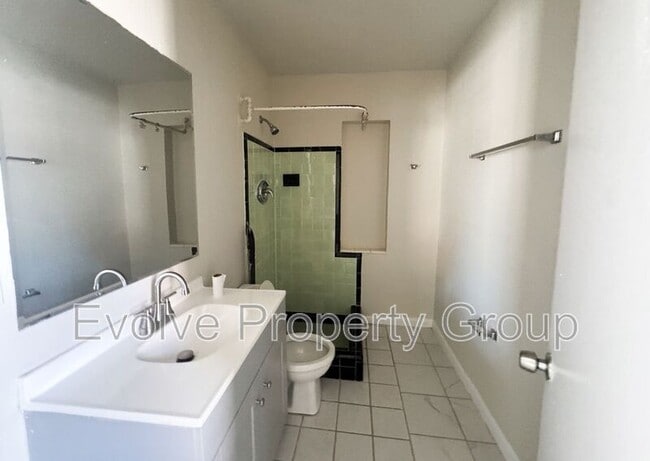 Building Photo - 710 N Grove St