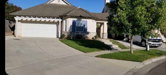 Primary Photo - 3 Bedroom 2 Bath home with Den/Office loca...