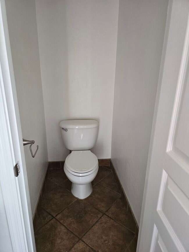 Building Photo - Spacious East Side Oasis – 4 Bed, 2 Bath Home with Premium Upgrades!