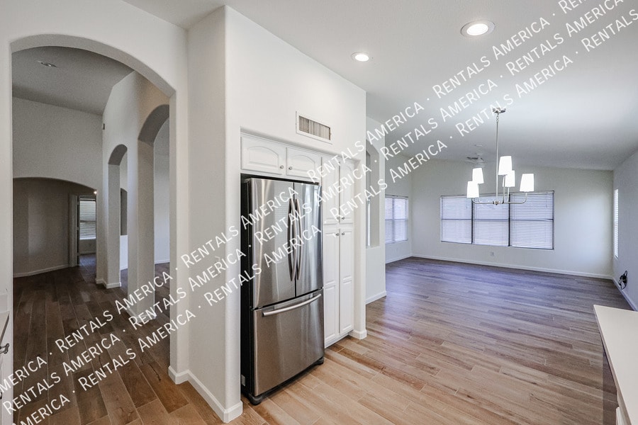 Building Photo - 2276 S Bahama Dr