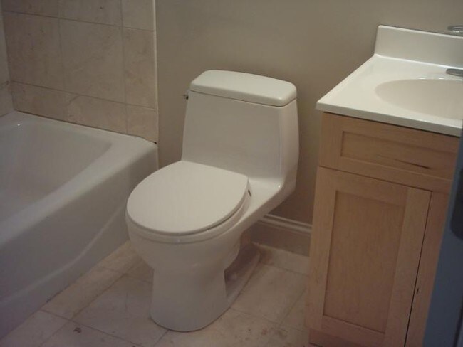 Interior Photo - 1821 N Hermitage Ave