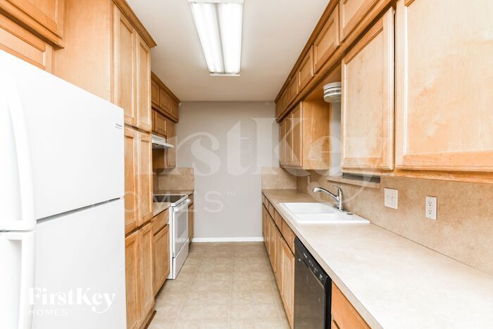 Building Photo - 217 Rancho Dr