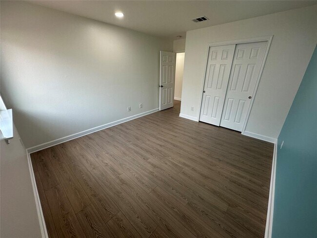Building Photo - 3309 Blue Ridge Dr