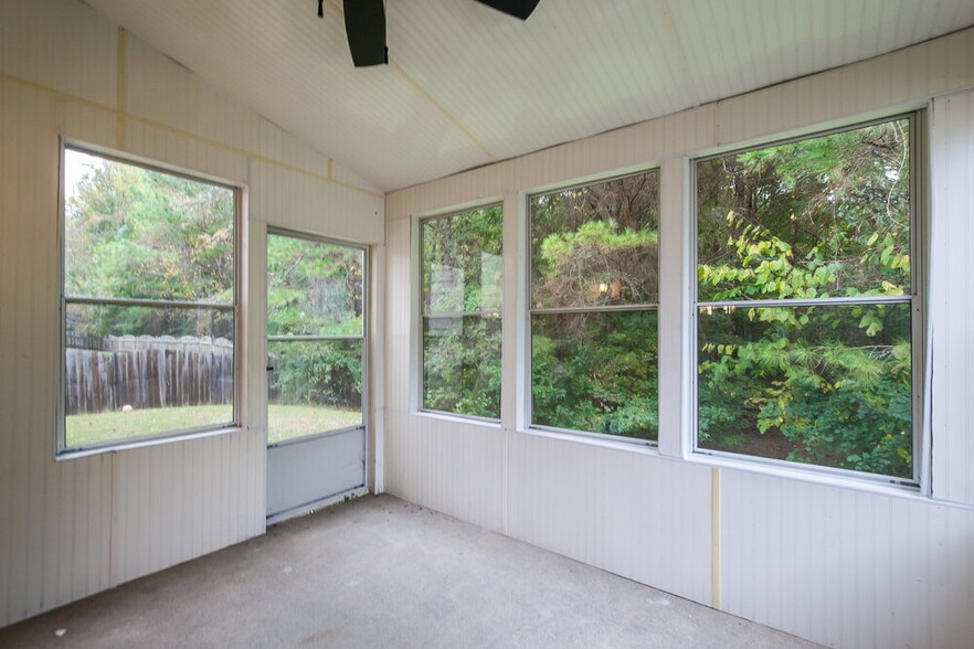 Building Photo - 4110 Glenaire Way NW