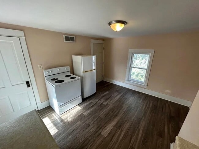 Building Photo - 306 Humboldt Ave