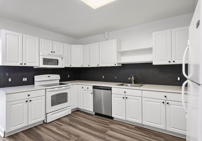 Building Photo - $1,800 / 2 br / 2 ba / 959 sqft