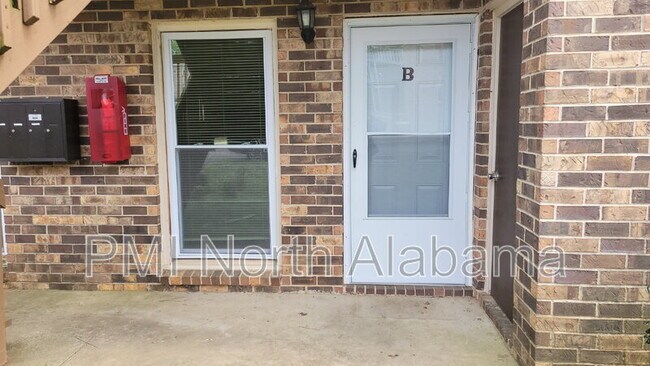 Building Photo - 1502 Barrington Rd NW