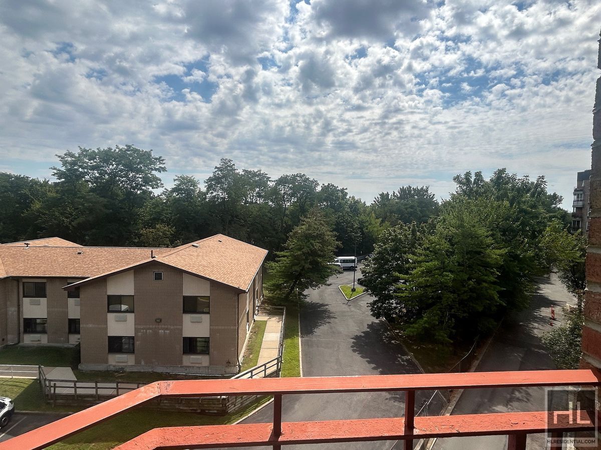 Building Photo - GRAND CENTRAL PARKWAY