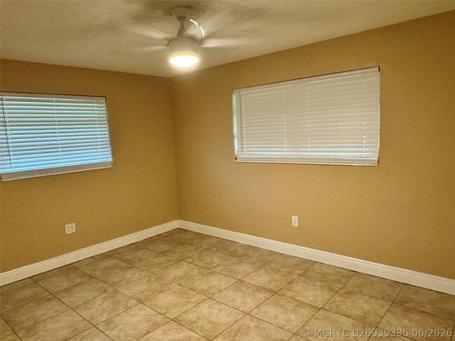 Building Photo - 2091 Oleander Dr