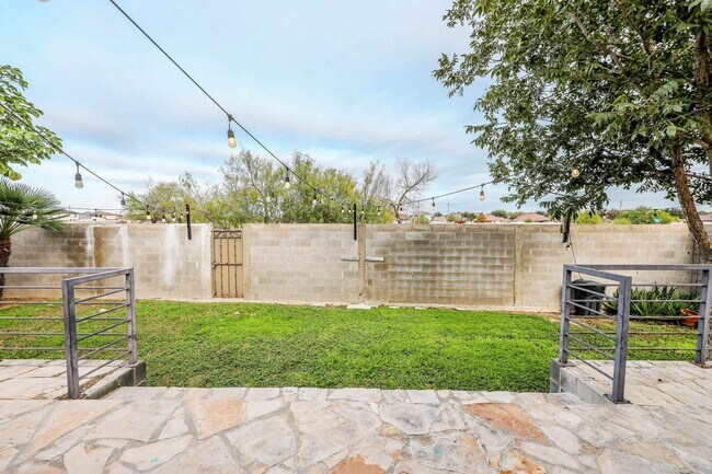 Building Photo - 9001 Taiga Ct