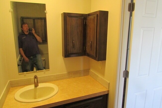 Half bath downstairs - 2234 Lamplighter Ln
