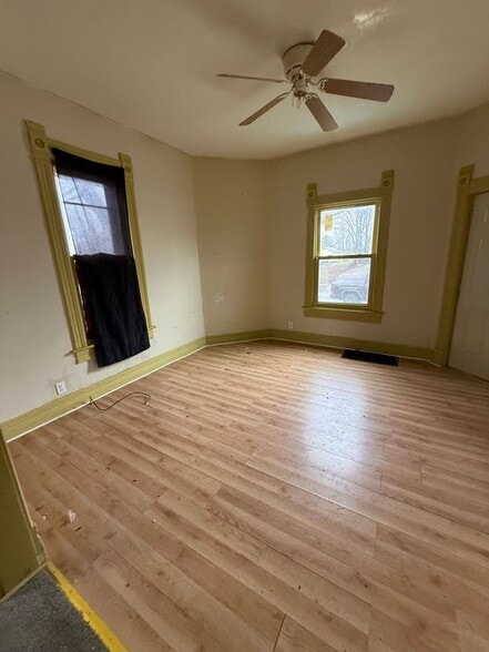 Building Photo - 968 W View St