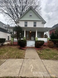 Building Photo - Charming 3-Bedroom Property in Prime Location